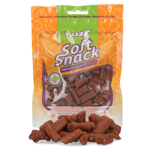 Braaaf Soft Snack Lachsstabchen mit Karotten und grunen